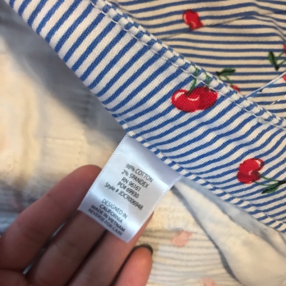 Cherry low rise shorts - Picture 3 of 6